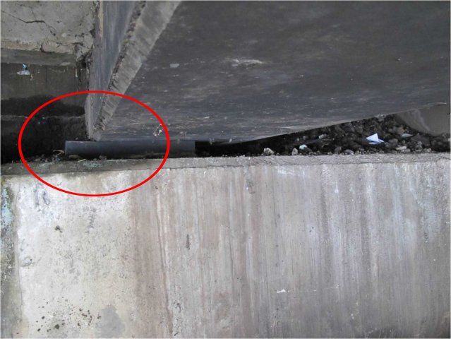 Kondisi  Bawah jembatan